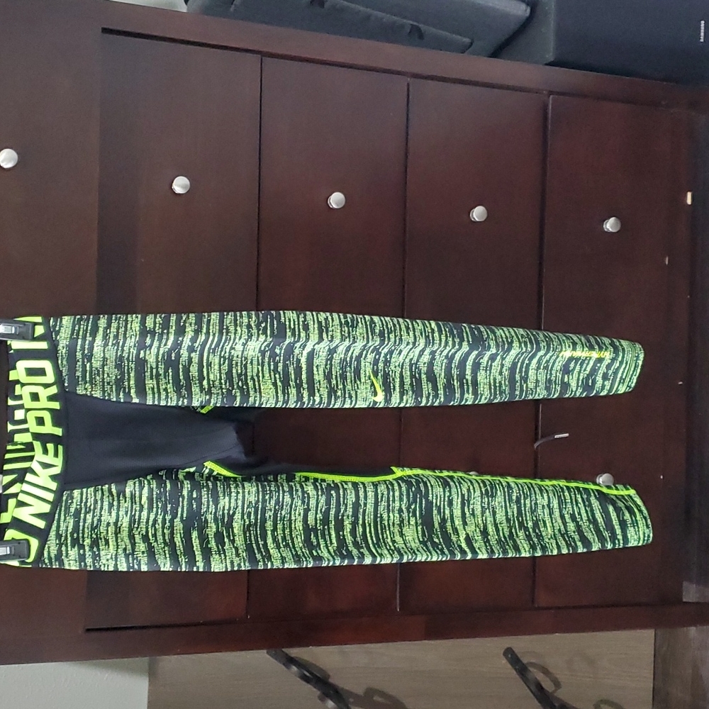 Nike Pro Men's Black and Green Leggings